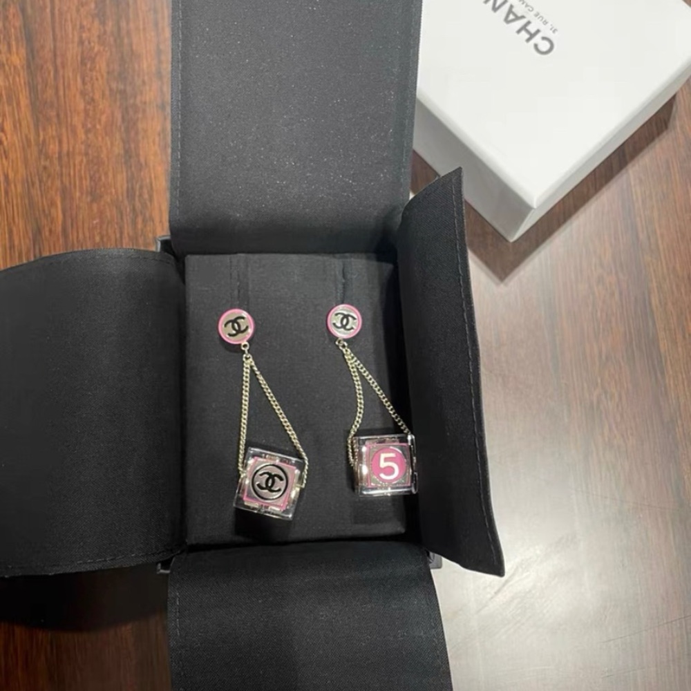 Chanel earrings Year 2022 brand new